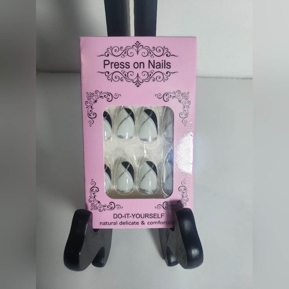 New 24 Piece Silver Glitter Swirl Round Nails Do-It-Yourself Press Ons Medium